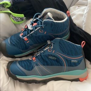 Girls keen hiking boots